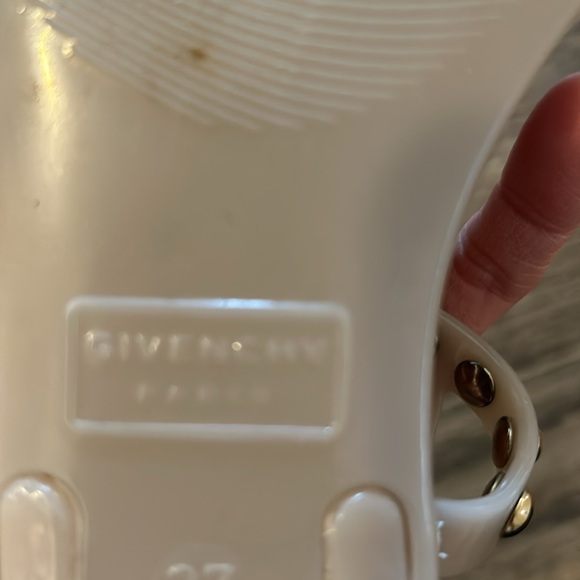 Givenchy jelly sandals with brass hardware. Great for the beach! Gladiator style - Picture 4 of 7